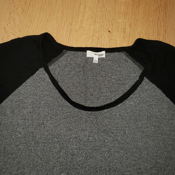 Wilfred free L baseball 3/4 tshirt